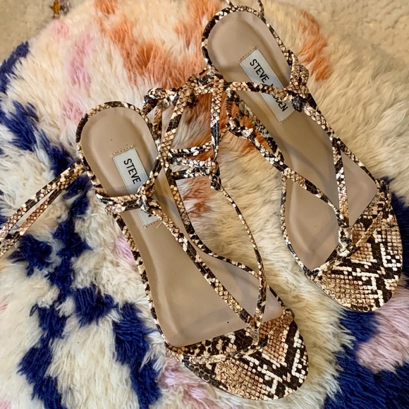 STEVE MADDEN STATUS SANDAL - Picture 2 of 4